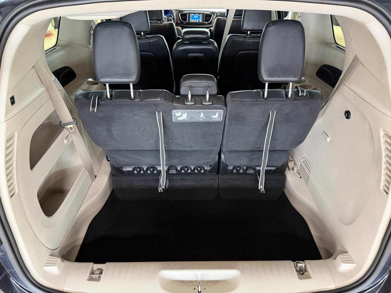 Used 2019 Chrysler Pacifica Touring-L image 27