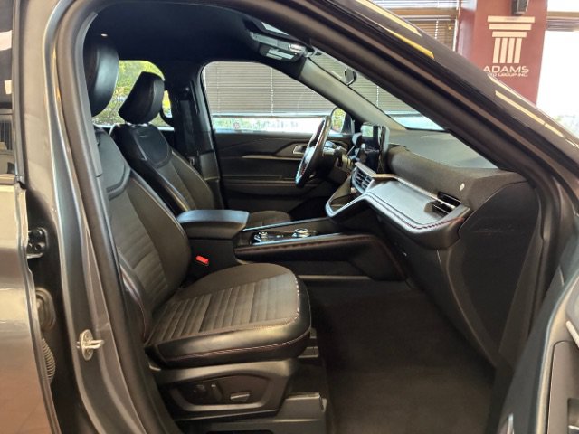 Used 2025 Ford Explorer ST-Line w/ ST-Line Street Pack AWD/4WD image 37