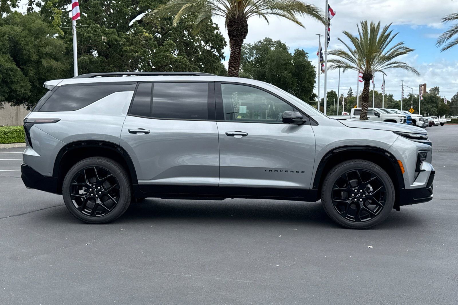 New 2026 Chevrolet Traverse RS w/ LPO, Floor Liner Package AWD/4WD image 2