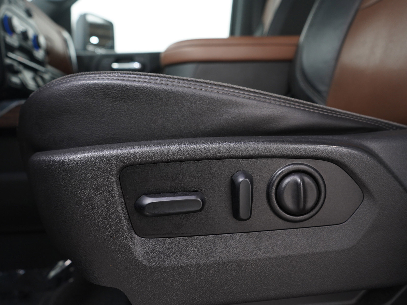 Used 2021 Chevrolet Silverado 2500 High Country w/ Safety Package II image 24