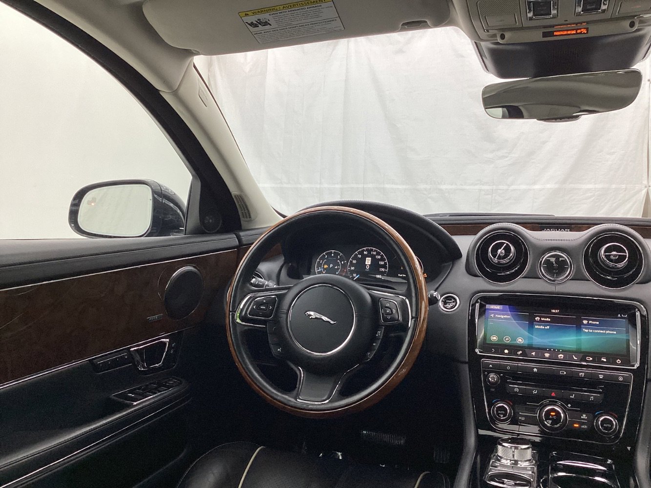 Used 2018 Jaguar XJ R-Sport image 33