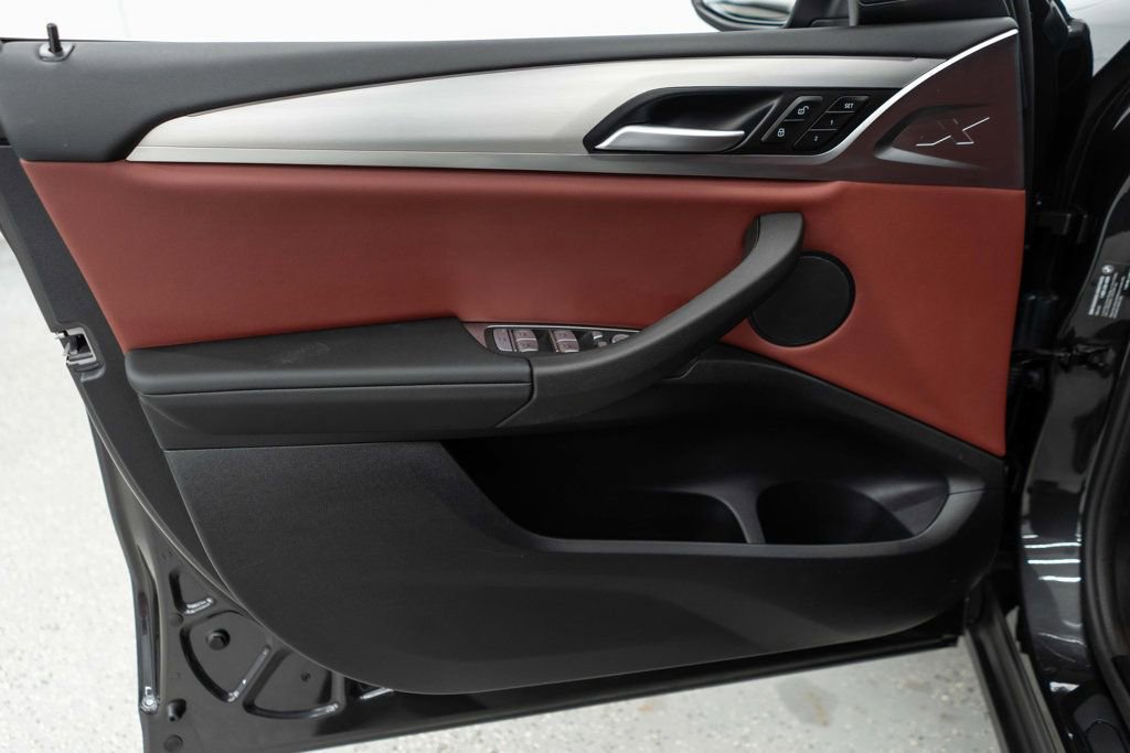 Used 2025 BMW X4 xDrive30i w/ Premium Package image 15