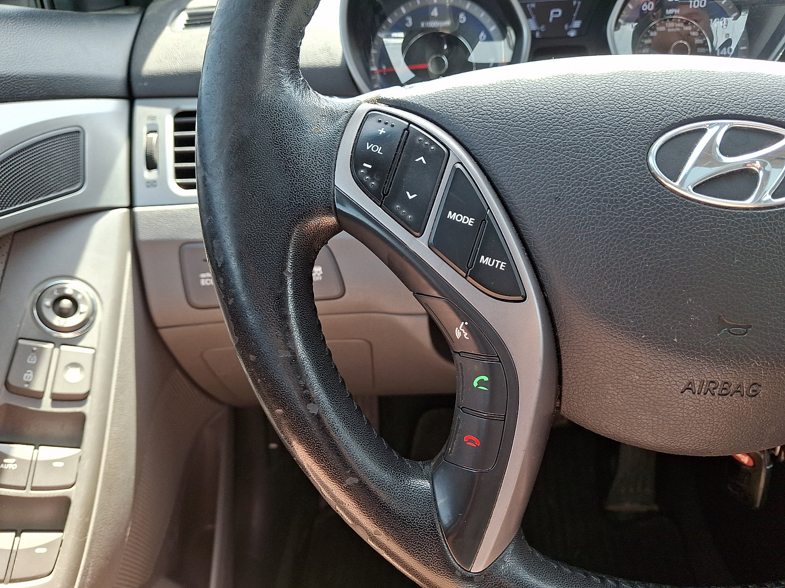Used 2013 Hyundai Elantra Limited FWD image 21