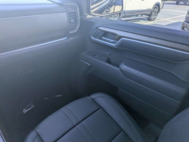 Used 2025 Chevrolet Silverado 1500 High Country w/ Midnight Edition AWD/4WD image 17