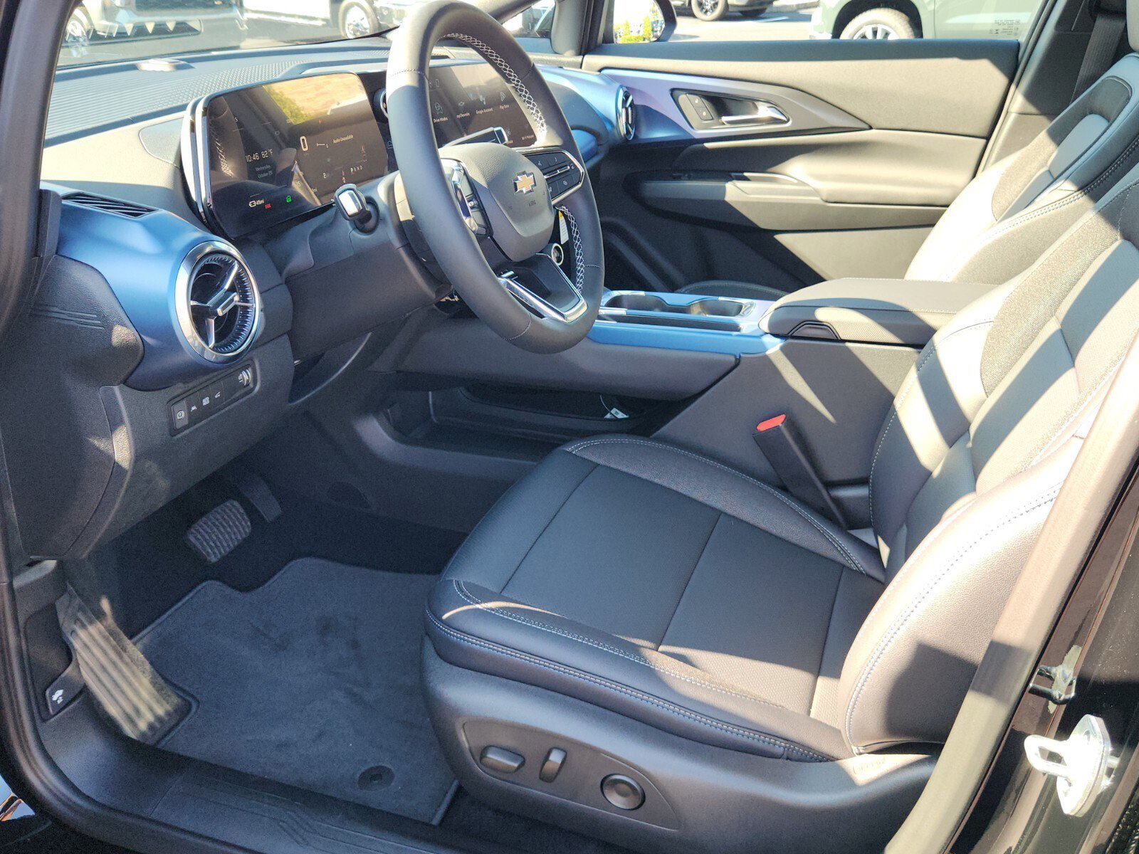 New 2026 Chevrolet Equinox EV LT AWD/4WD image 6