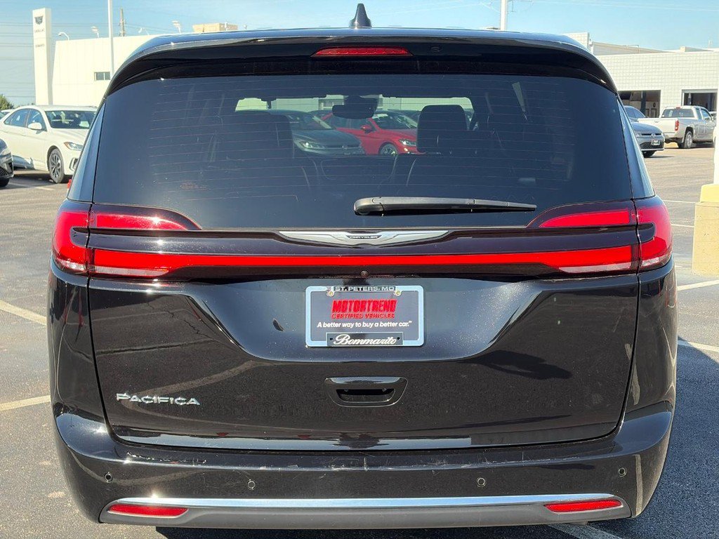 Used 2025 Chrysler Pacifica Select FWD image 6