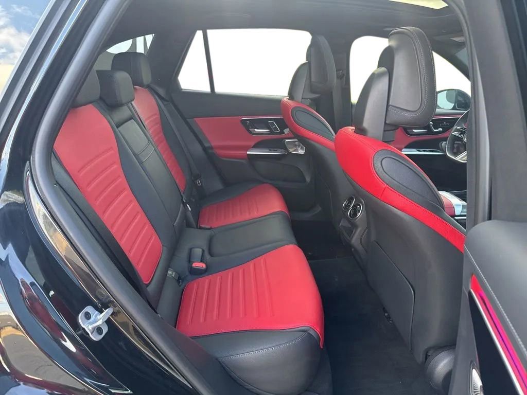 Used 2024 Mercedes-Benz GLC 300 4MATIC image 25