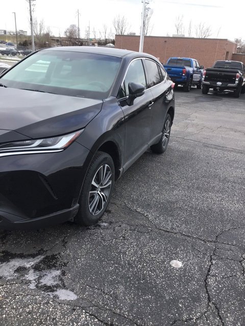 Used 2024 Toyota Venza LE image 2