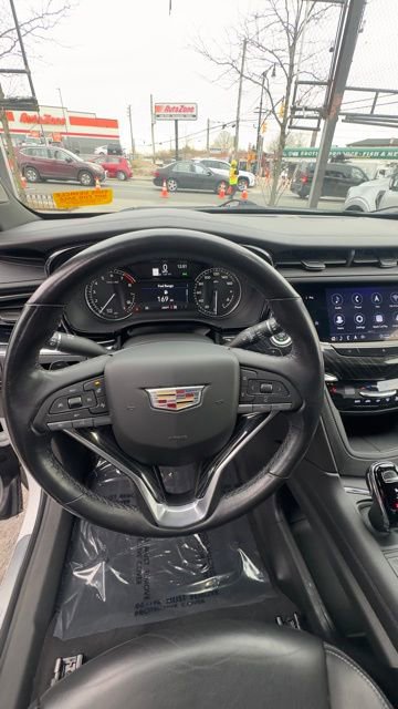 Used 2021 Cadillac XT6 Premium Luxury image 14