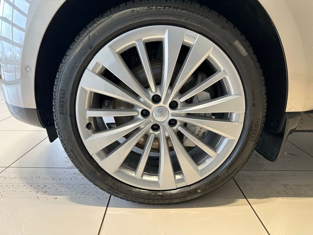 New 2025 Land Rover Range Rover SE AWD/4WD image 9