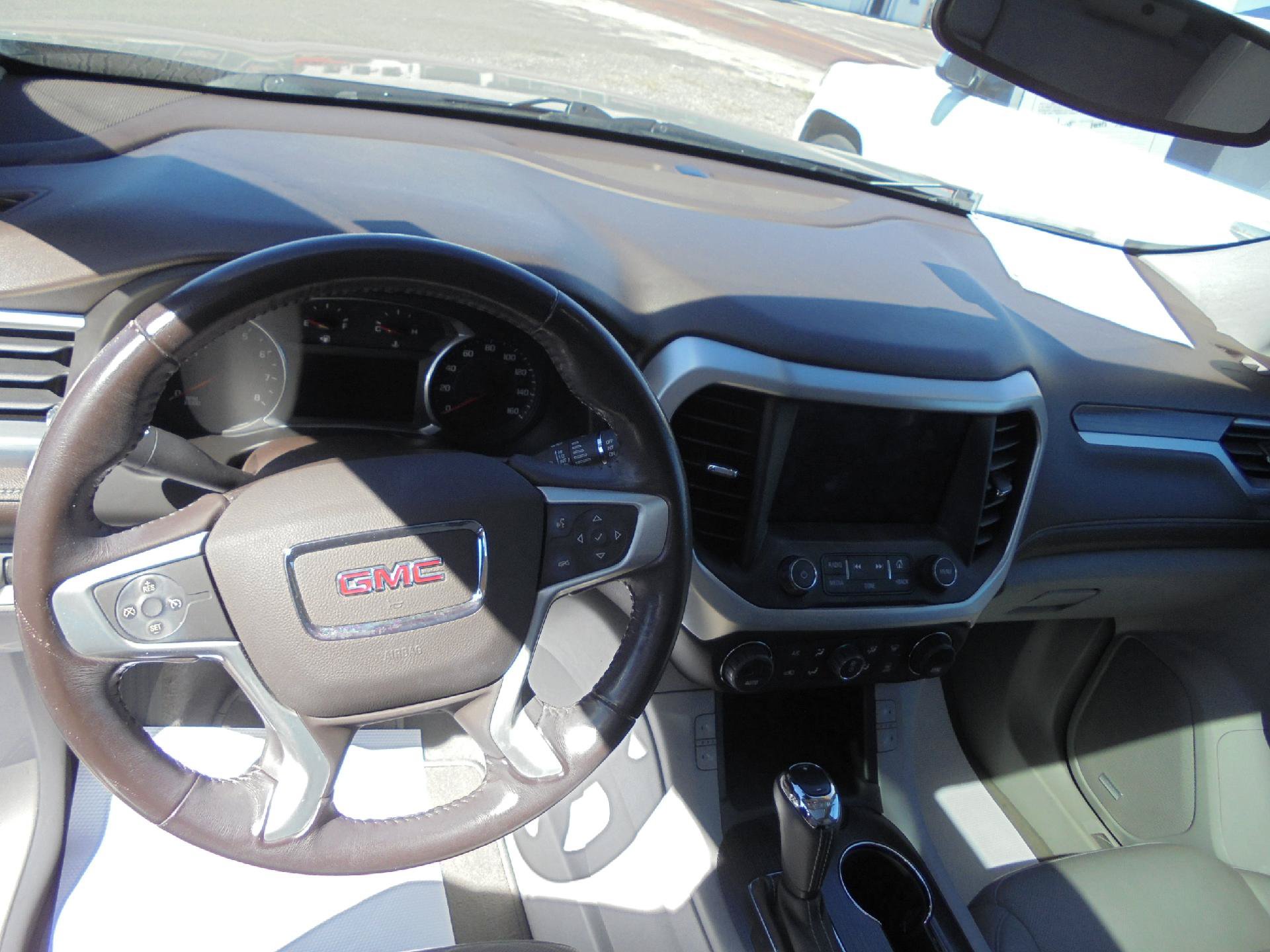 Used 2018 GMC Acadia SLT FWD image 16
