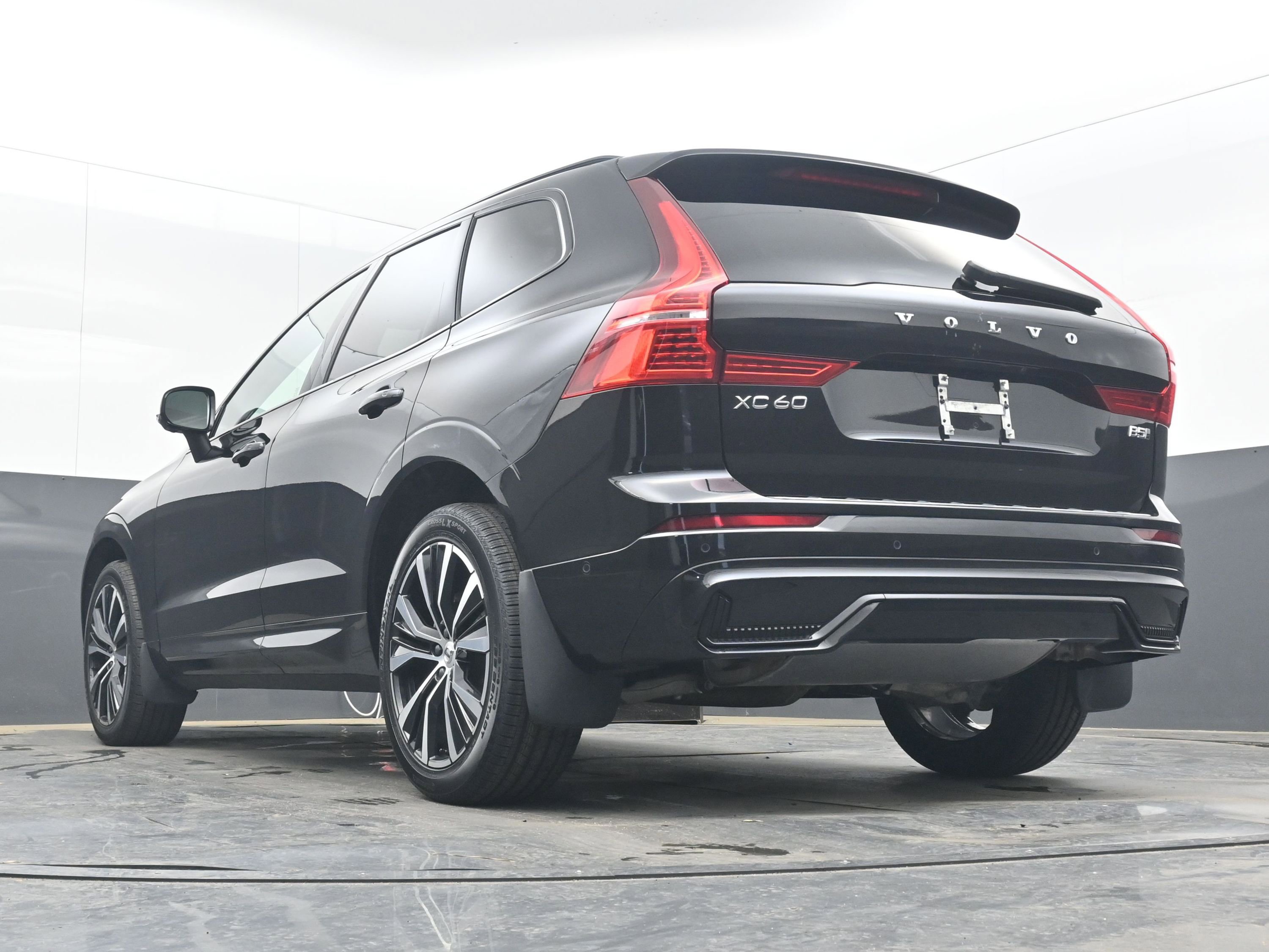 Used 2023 Volvo XC60 B5 Plus w/ Climate Package image 26