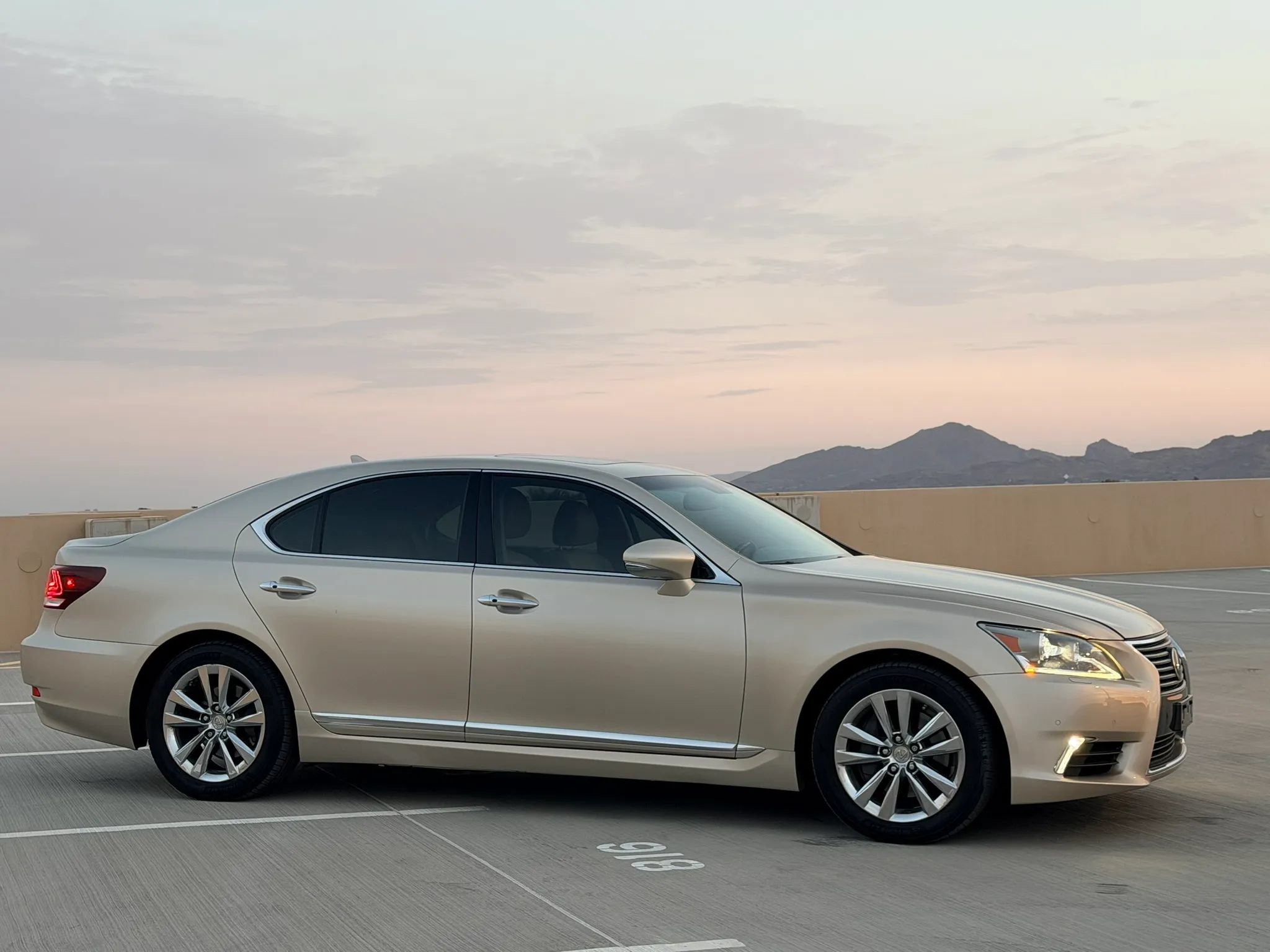 Used 2013 Lexus LS 460 w/ Comfort Pkg RWD image 3