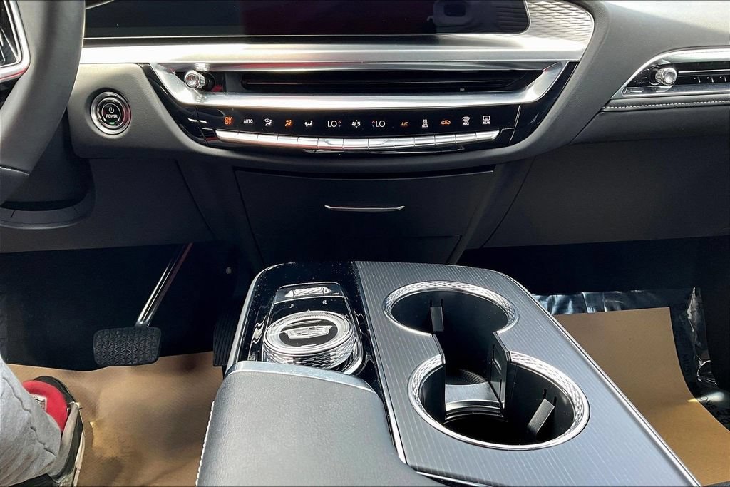 Certified 2024 Cadillac Lyriq Luxury AWD/4WD image 15