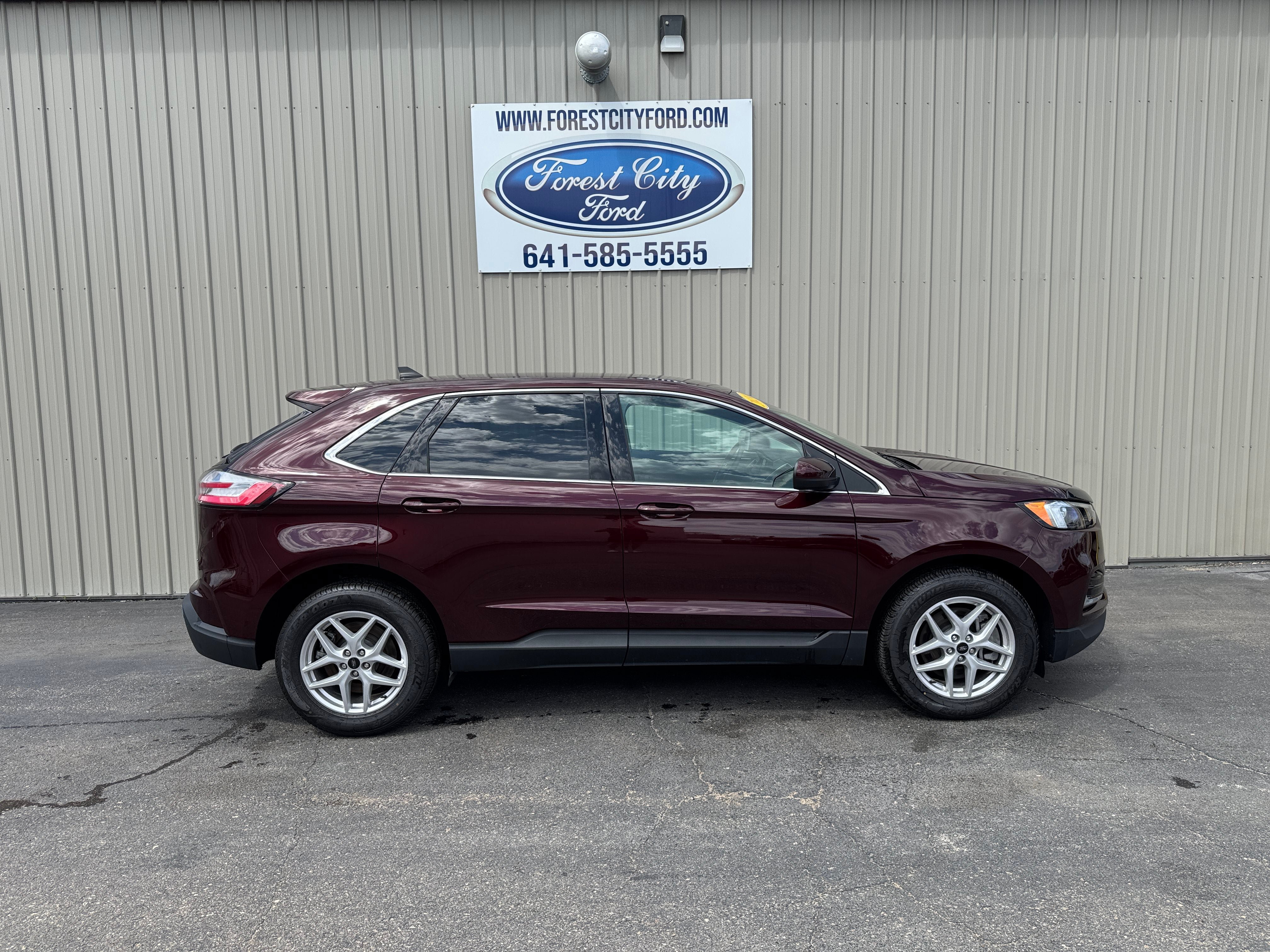 Used 2024 Ford Edge SEL AWD/4WD image 6