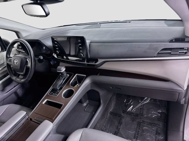 Certified 2022 Toyota Sienna XLE FWD image 32