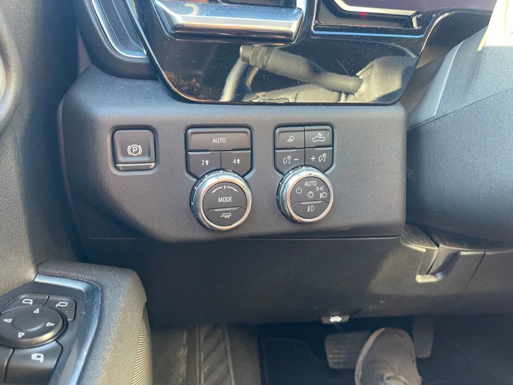 Used 2026 GMC Sierra 1500 SLT AWD/4WD image 17