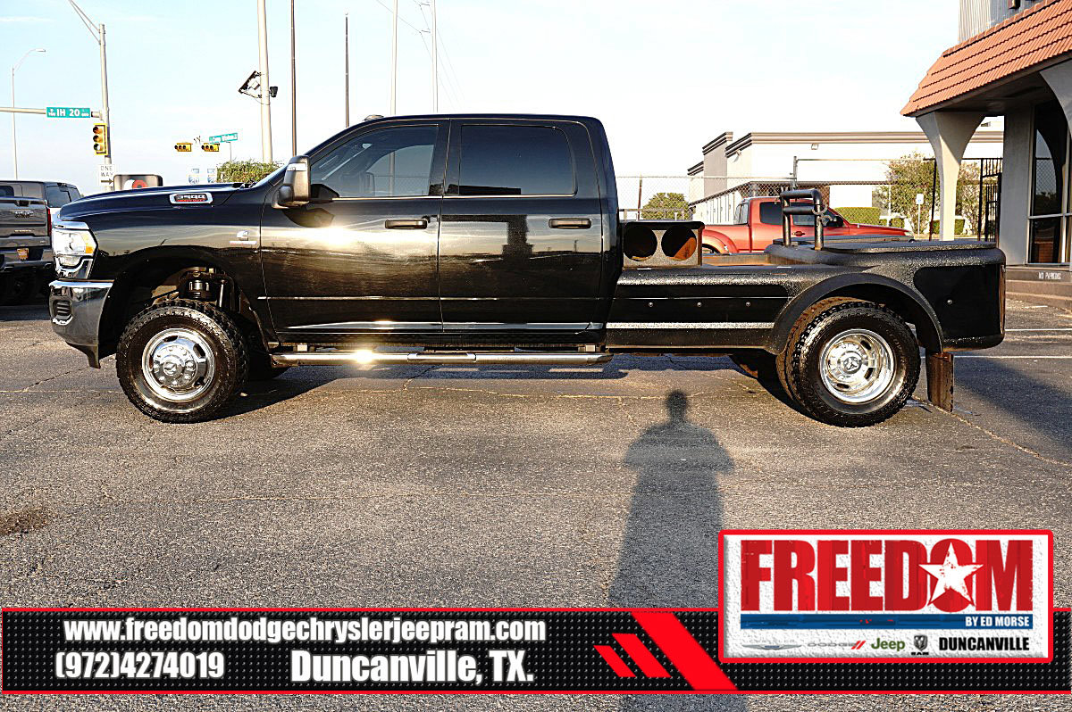 Used 2024 RAM 3500 Tradesman w/ Chrome Appearance Group AWD/4WD image 2