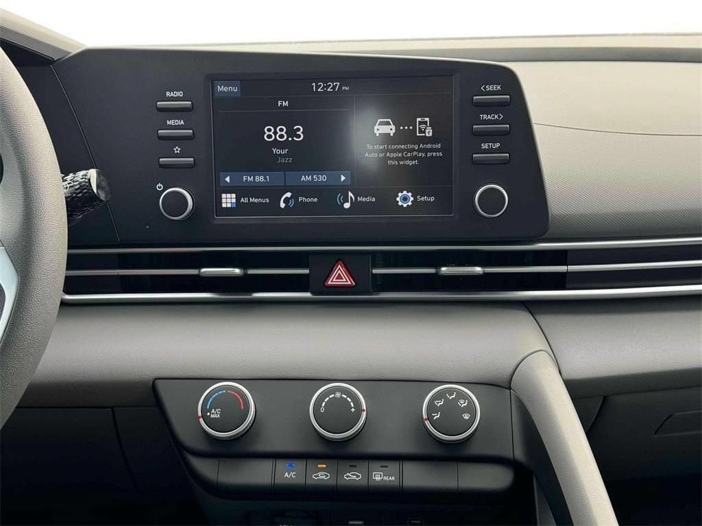 New 2025 Hyundai Elantra SE FWD image 19