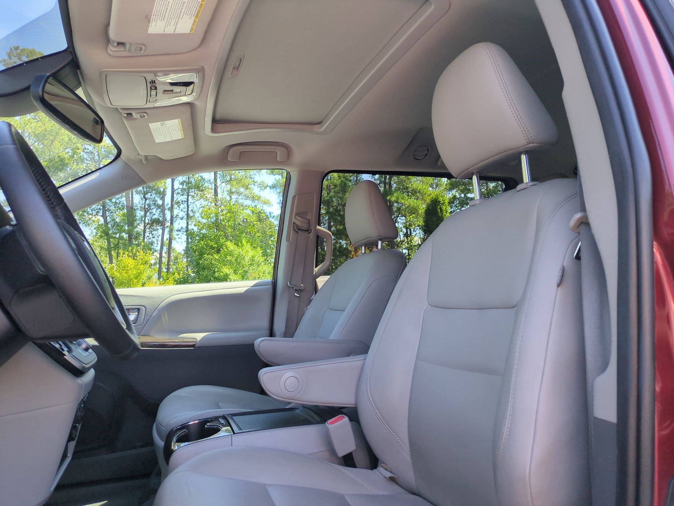 Used 2020 Toyota Sienna XLE FWD image 16