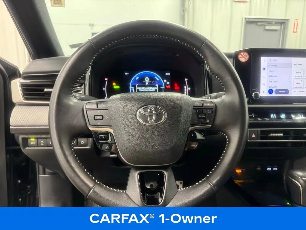 Used 2025 Toyota Camry SE image 9