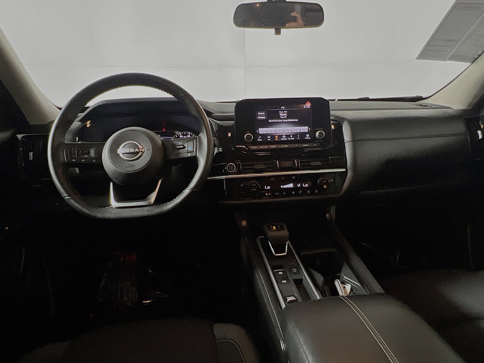 Used 2024 Nissan Pathfinder SV image 30