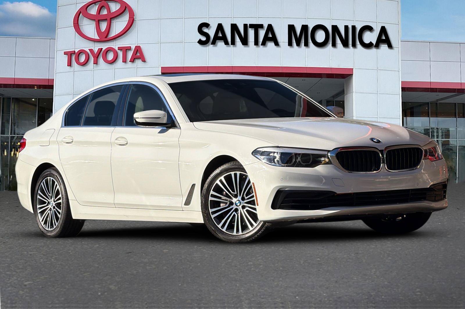 Used 2020 BMW 530e w/ Premium Package RWD image 2