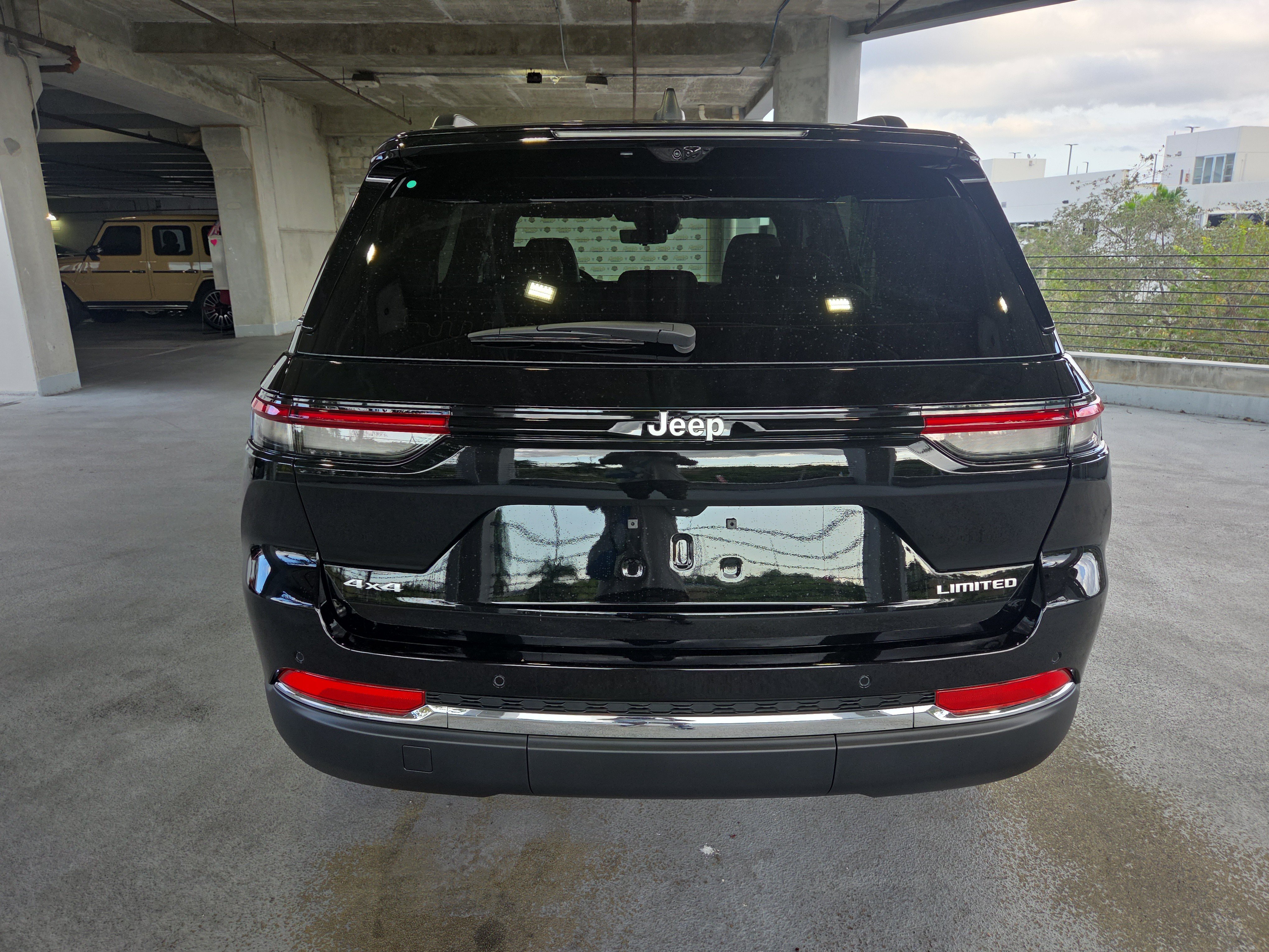New 2025 Jeep Grand Cherokee Limited w/ Luxury Tech Group II AWD/4WD image 6
