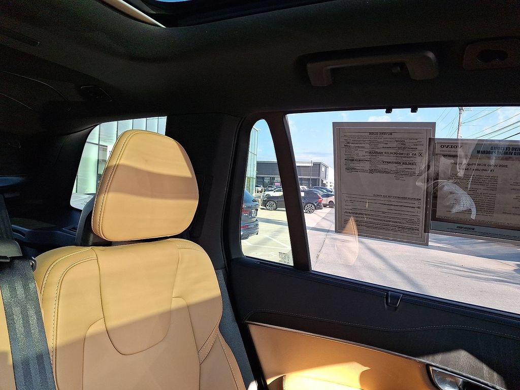 Certified 2025 Volvo XC90 T8 Ultra w/ Protection Package Premier AWD/4WD image 14