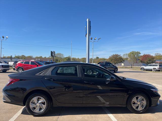 Used 2025 Hyundai Elantra SE image 4