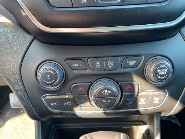 Used 2022 Jeep Cherokee Latitude Lux FWD image 14