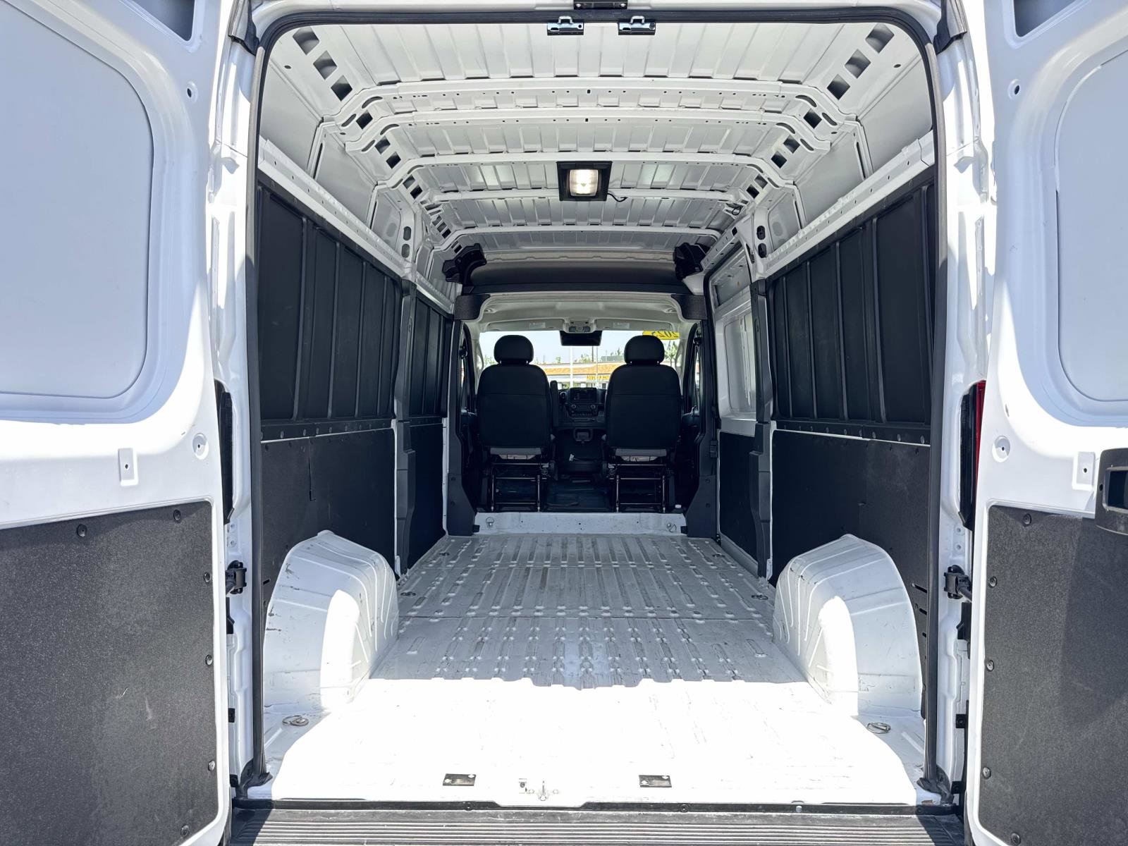 Used 2025 RAM ProMaster 2500 w/ Convenience Group FWD image 25