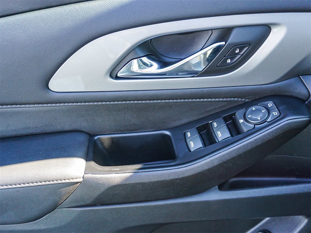 Used 2023 Chevrolet Traverse LT image 18