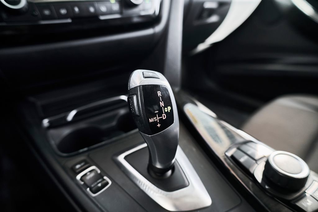 Used 2018 BMW 320i Sedan image 38