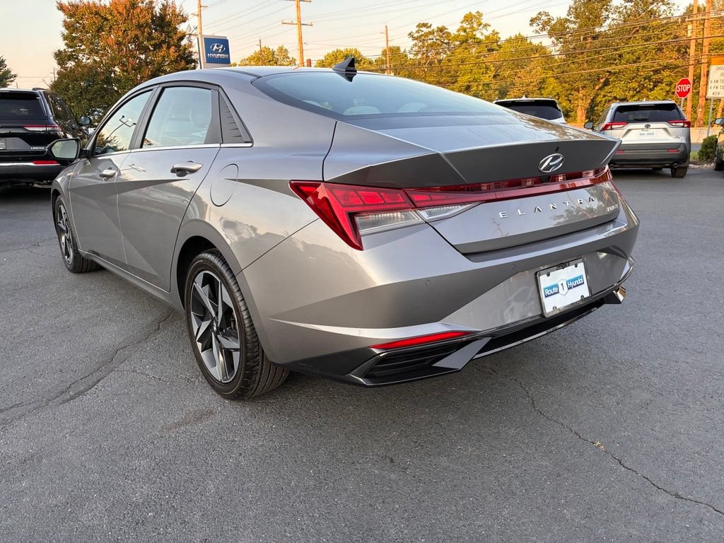Used 2023 Hyundai Elantra Limited FWD image 5
