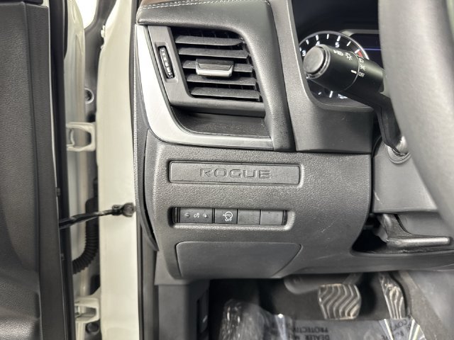 Used 2023 Nissan Rogue S FWD image 14