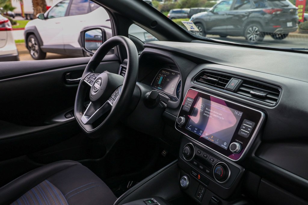 Used 2025 Nissan Leaf S FWD image 21
