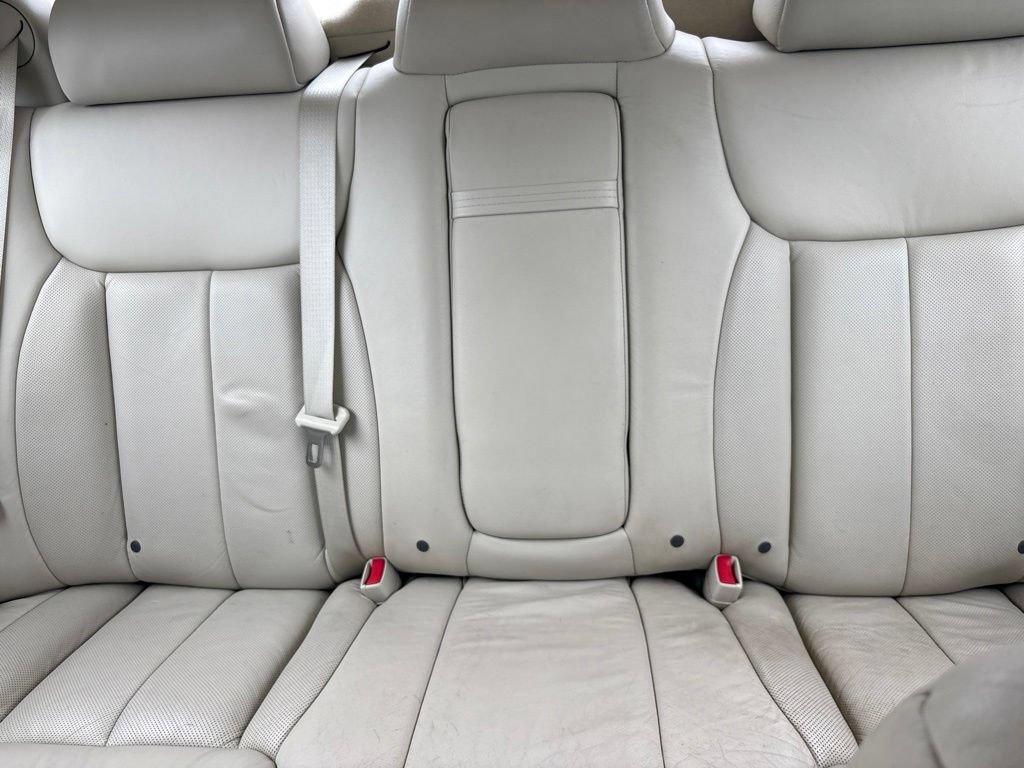 Used 2011 Cadillac DTS Platinum FWD image 27
