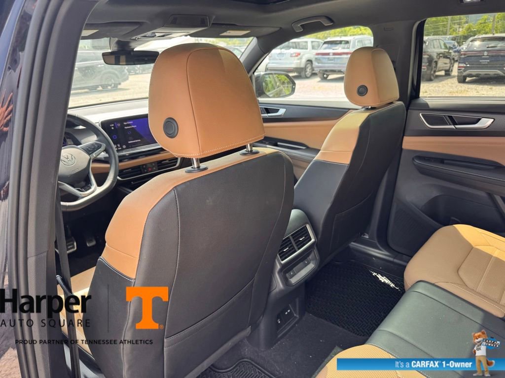 Used 2025 Volkswagen Atlas Cross Sport SEL R-Line AWD/4WD image 11
