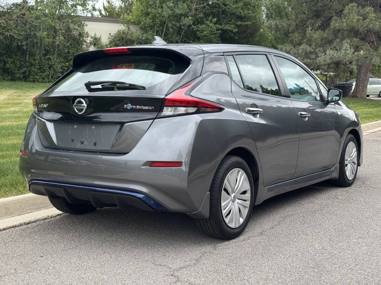 Used 2022 Nissan Leaf S FWD image 3