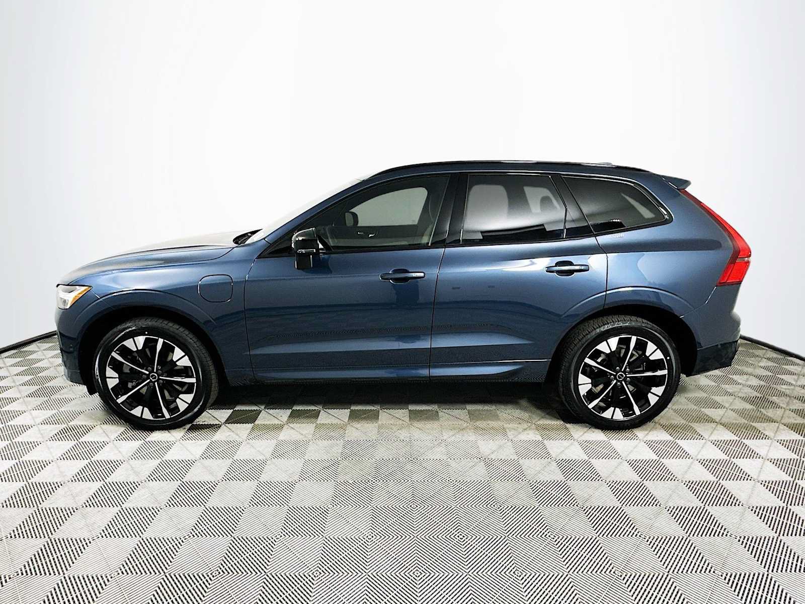 New 2026 Volvo XC60 T8 Plus w/ Protection Package AWD/4WD image 4