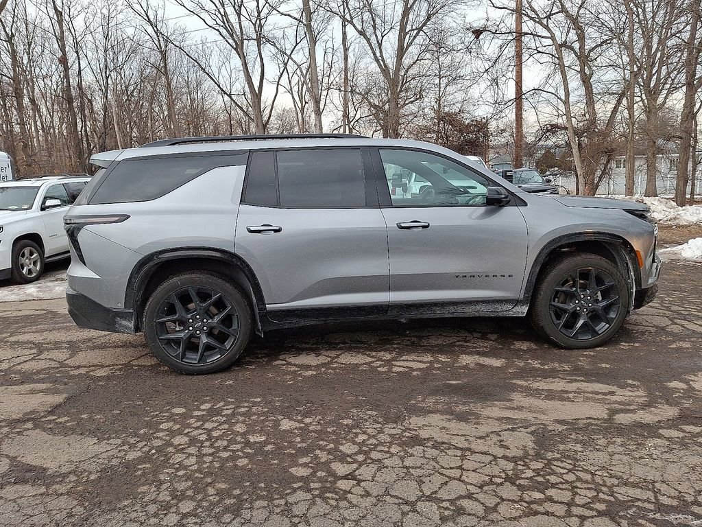 Used 2024 Chevrolet Traverse RS image 9