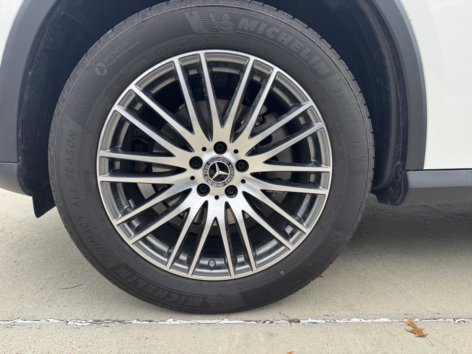 Certified 2025 Mercedes-Benz GLC 300 image 4