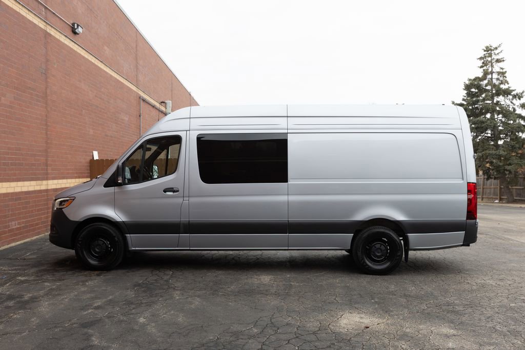 Used 2025 Mercedes-Benz Sprinter 2500 image 4