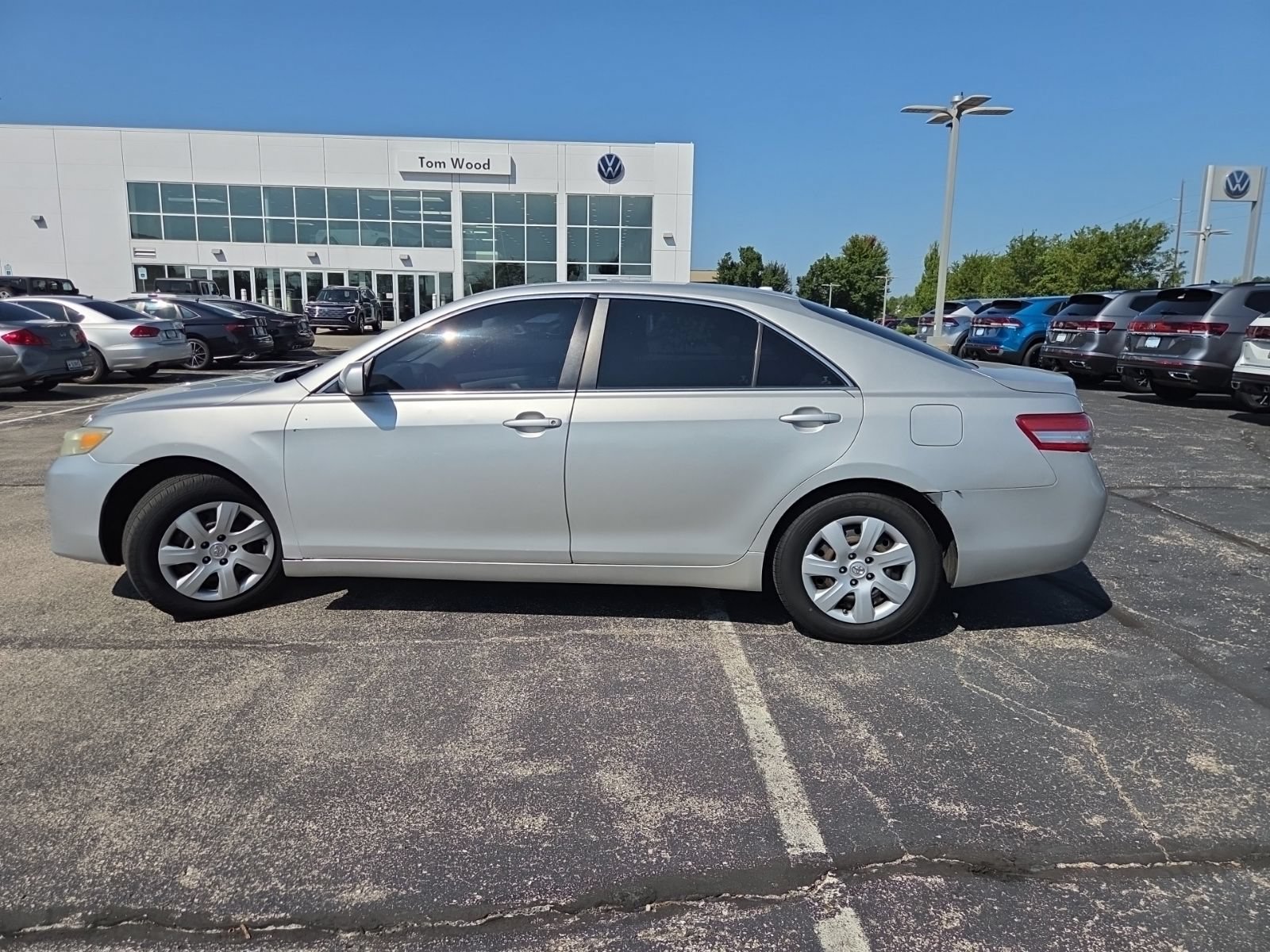 Used 2010 Toyota Camry FWD image 10