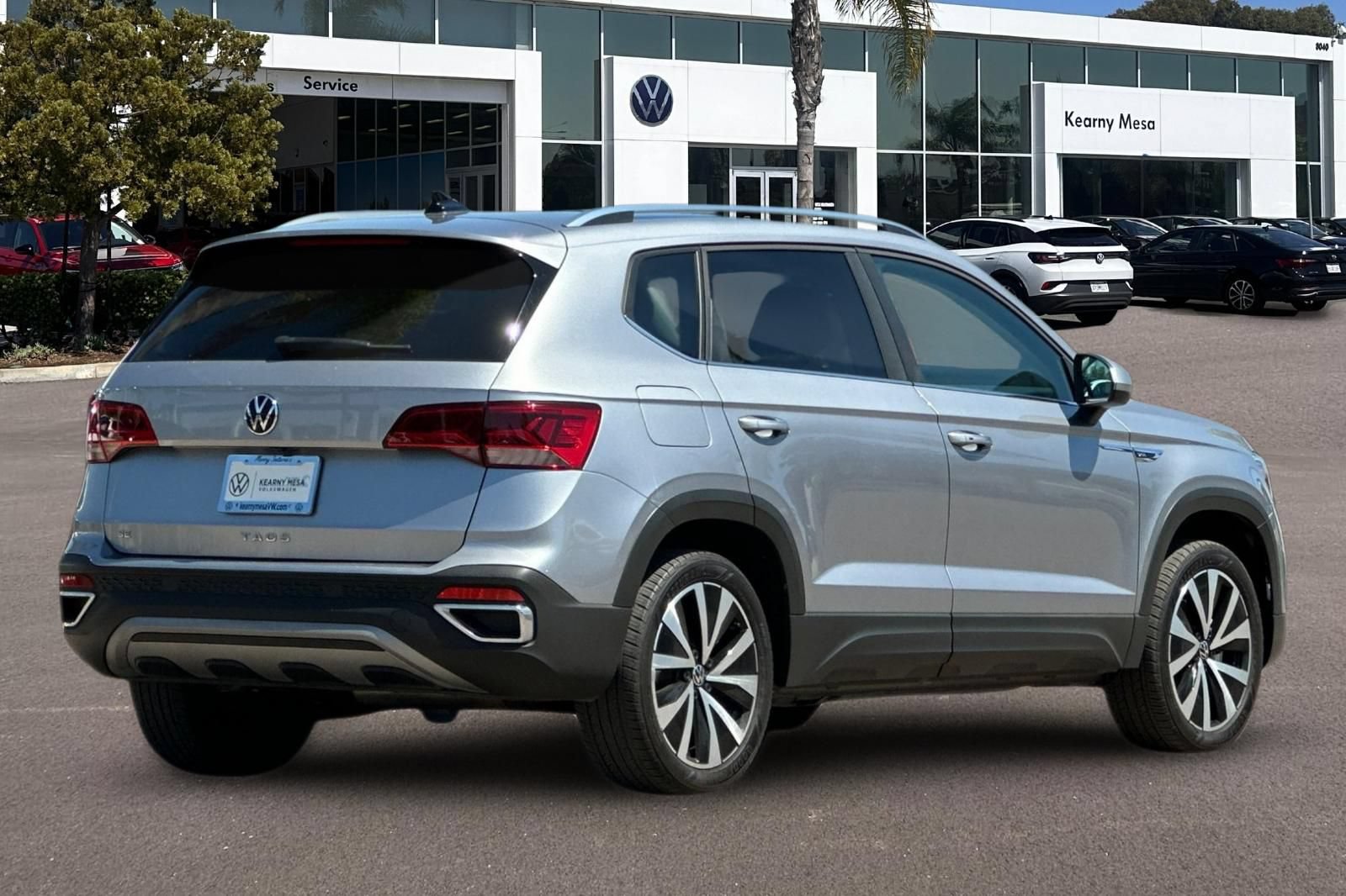 Used 2023 Volkswagen Taos SE FWD image 4