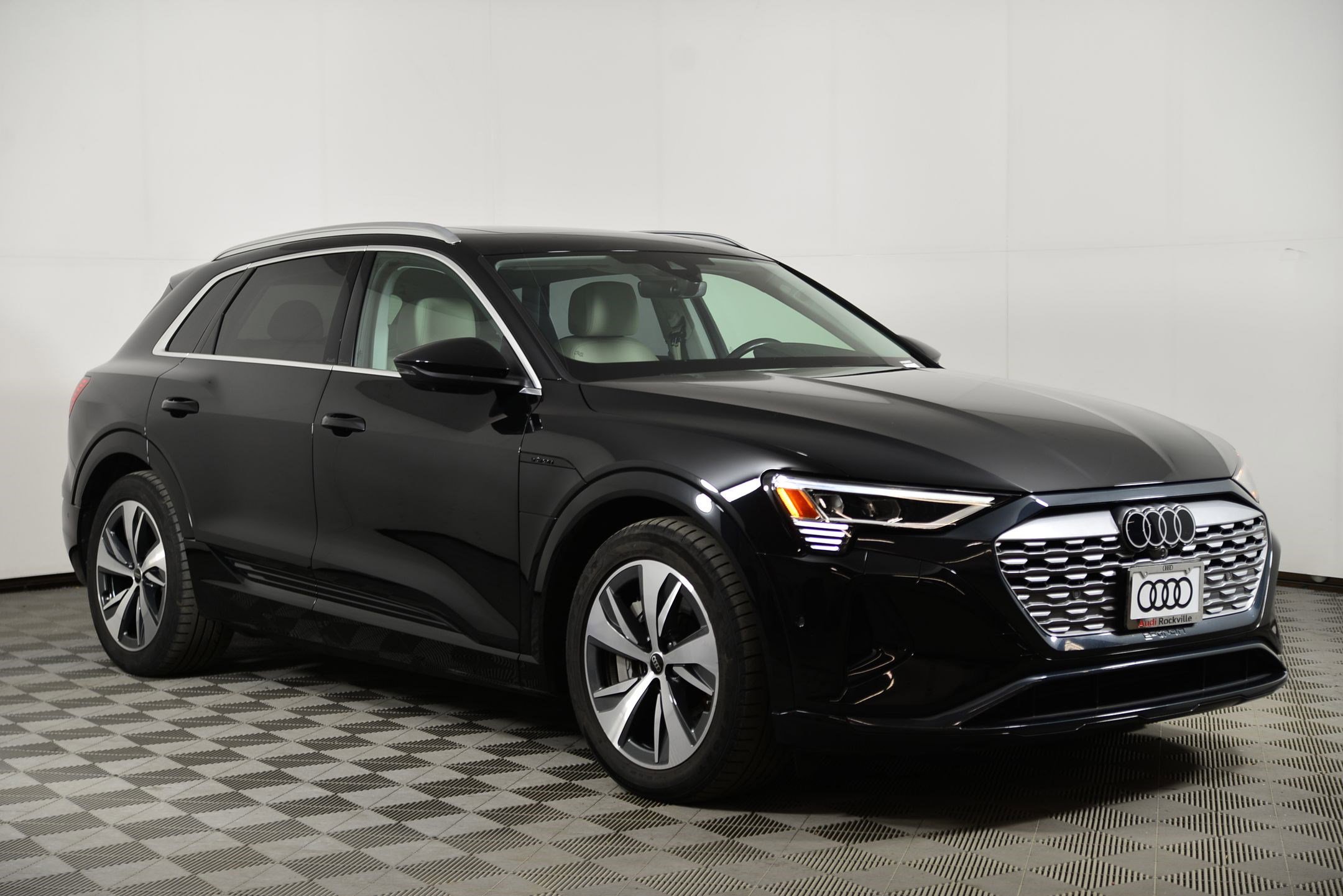 Certified 2024 Audi Q8 e-tron Premium Plus w/ Premium Plus Package image 7