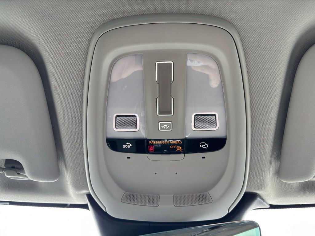 Used 2023 Volvo XC60 B5 Core w/ Climate Package image 12