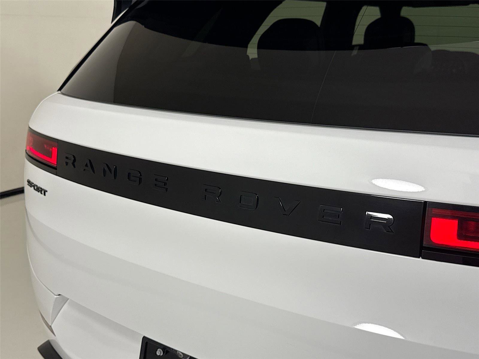 Used 2024 Land Rover Range Rover Sport Dynamic SE image 35