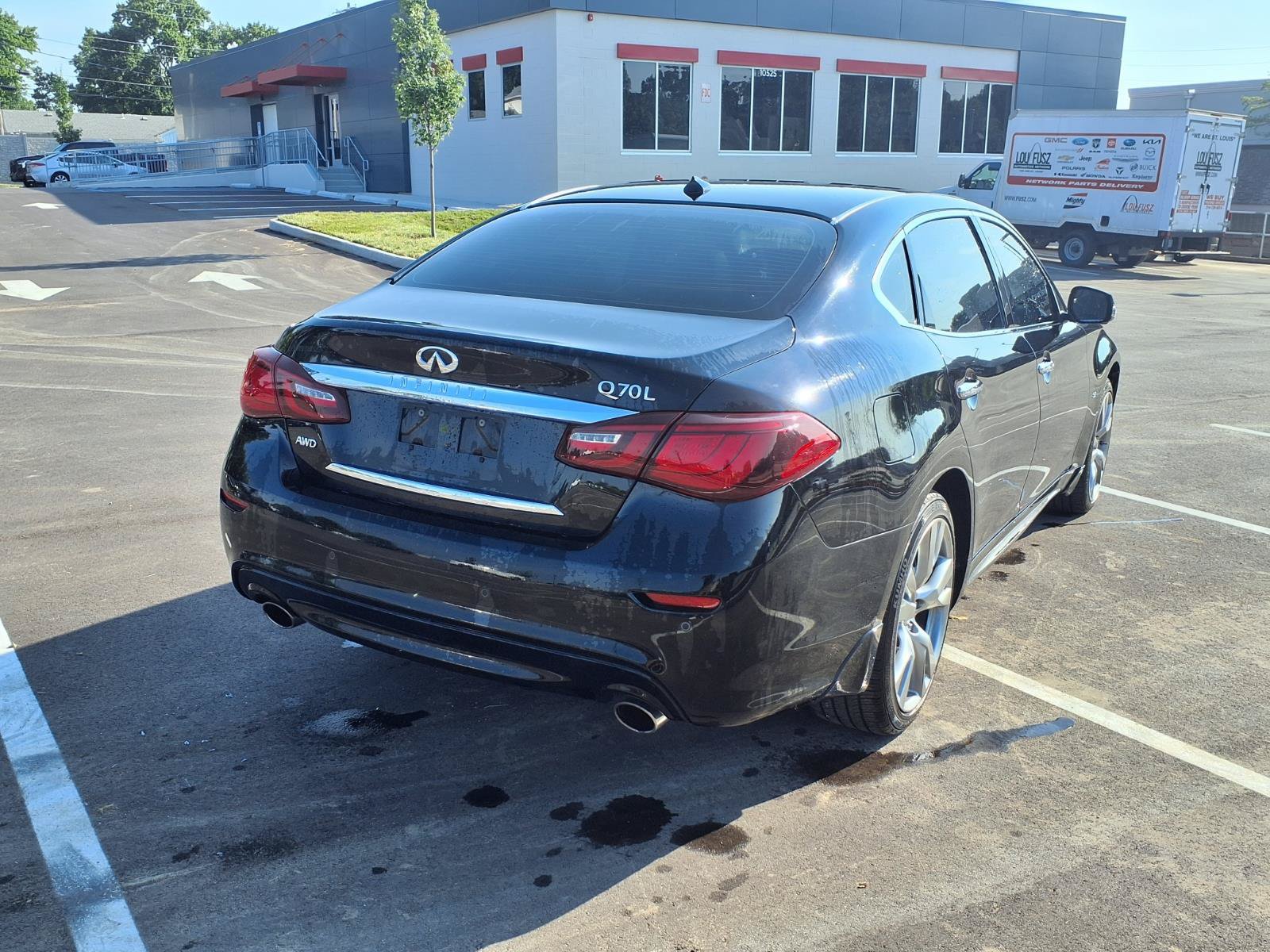Used 2015 INFINITI Q70 L 3.7 AWD/4WD image 4